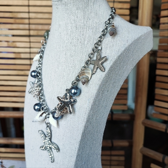 Amrita Singh Seashell Glass Gray Pearls Rhinestone Starfish Silver Tone Necklace - Picture 2 of 10